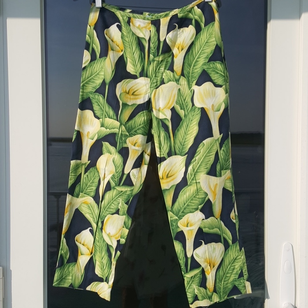 Vintage J. McLaughlin Lilly  print capri pants, Size 8